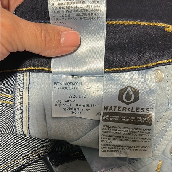 Levi Strauss women’s Dark Blue Jeans - Picture 8 of 8